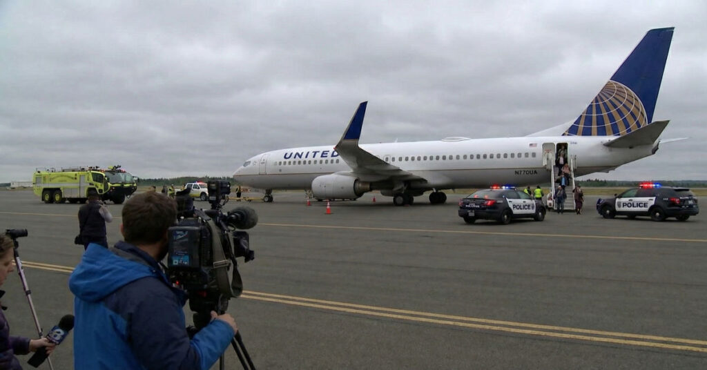 United Airlines UA770 Emergency Diversion