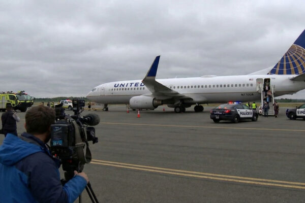 United Airlines UA770 Emergency Diversion